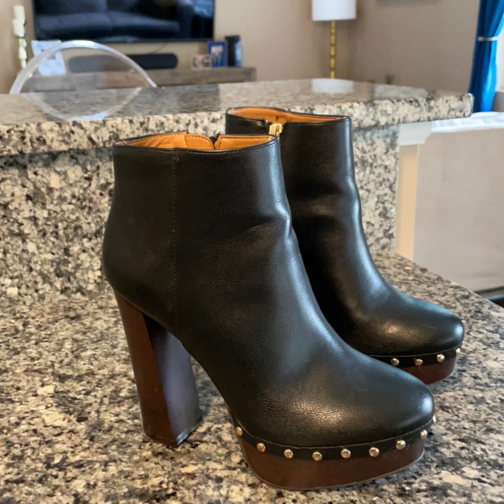 REPORT Black high heel booties